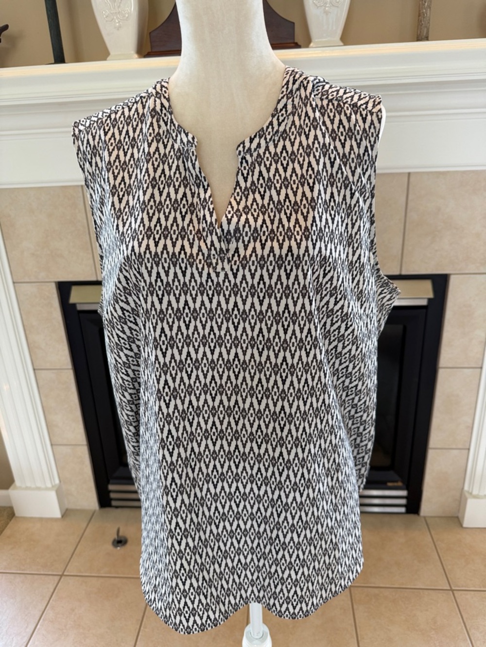 Eddie Bauer Black and Cream Diamond Print Sleeveless Top 2X